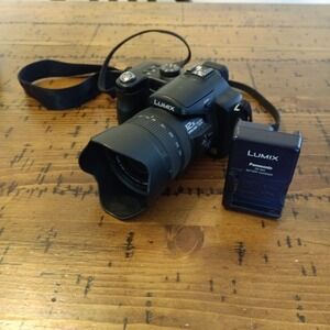 Panasonic Lumix DMC-FZ50 Digital Camera 12x Optical Zoom Charger Strap Battery